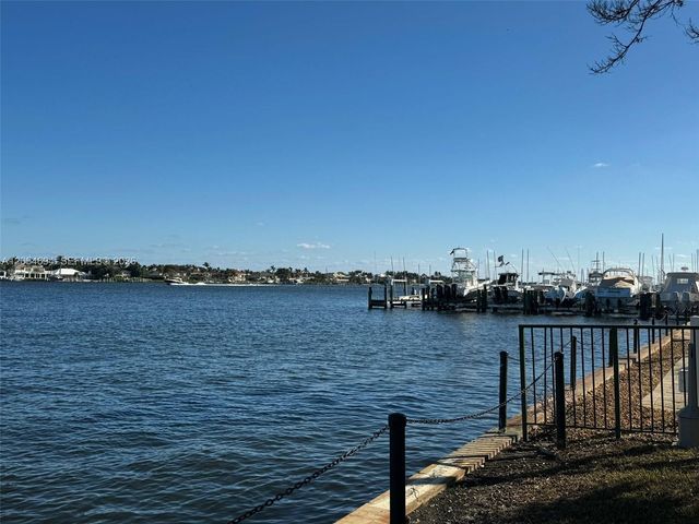111 Yacht Club Way 107, Hypoluxo, FL 33462