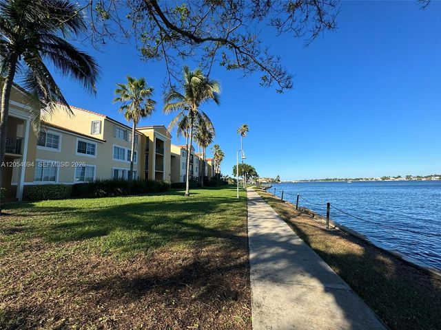 111 Yacht Club Way 107, Hypoluxo, FL 33462
