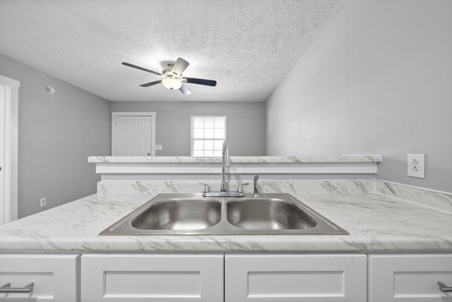 765 Robb Ave Apt 2, Clarksville, TN 37040