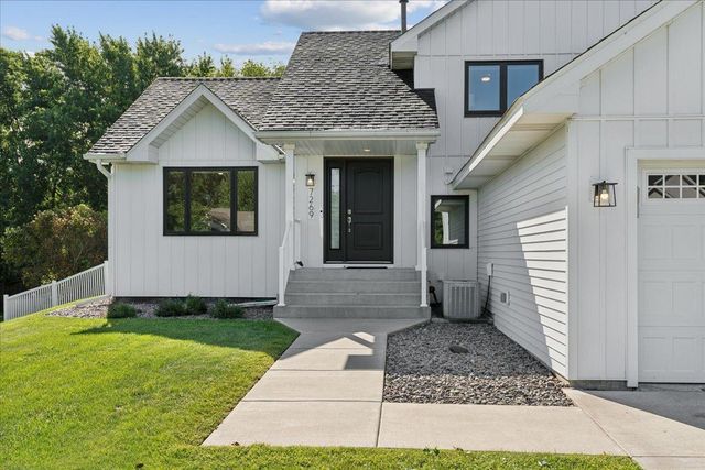 7269 Bancroft Way, Inver Grove Heights, MN 55077