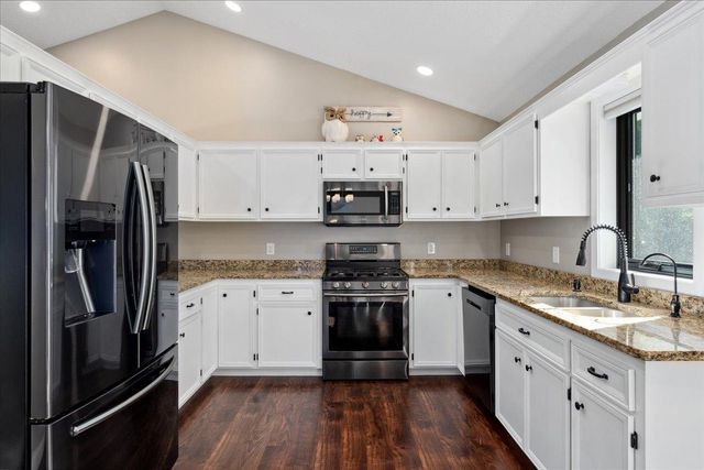 7269 Bancroft Way, Inver Grove Heights, MN 55077