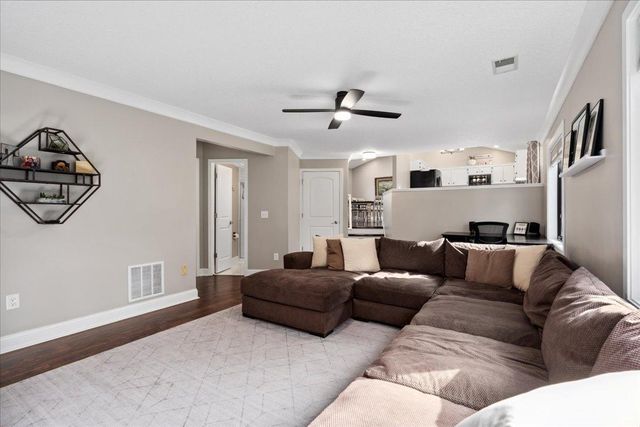 7269 Bancroft Way, Inver Grove Heights, MN 55077