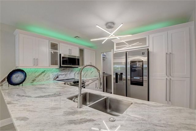 246 Avenue L, Delray Beach, FL 33483