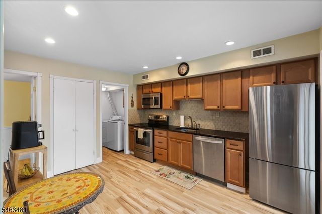 112 Bluebird Dr 2C, Hillsborough Twp., NJ 08844