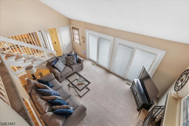 112 Bluebird Dr 2C, Hillsborough Twp., NJ 08844