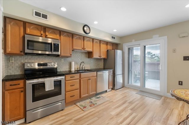 112 Bluebird Dr 2C, Hillsborough Twp., NJ 08844
