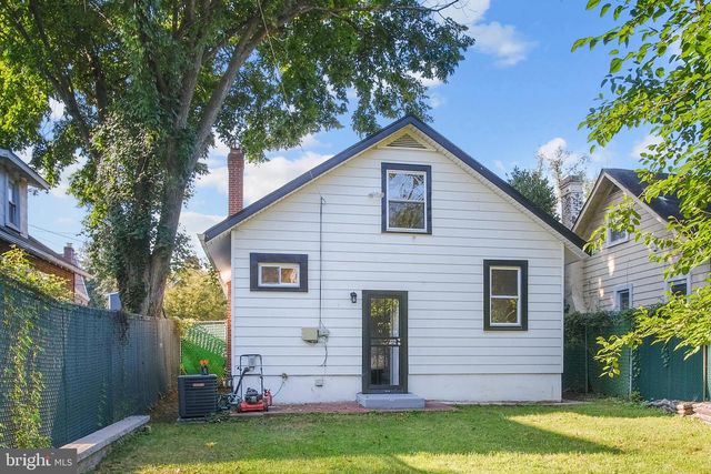 217 PEABODY ST NW, Washington, DC 20011