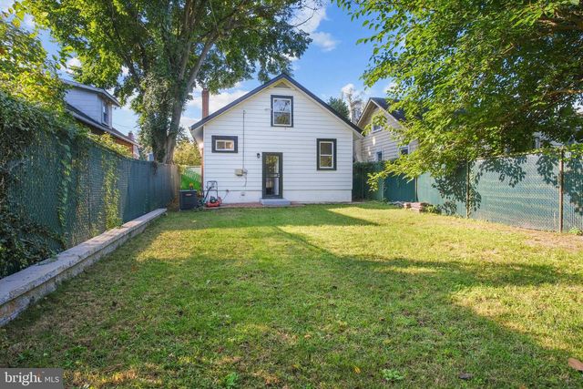 217 PEABODY ST NW, Washington, DC 20011