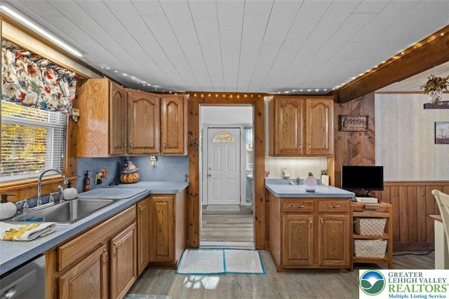 1637 Brushy Mountain Road, Middle Smithfield Twp, PA 18302