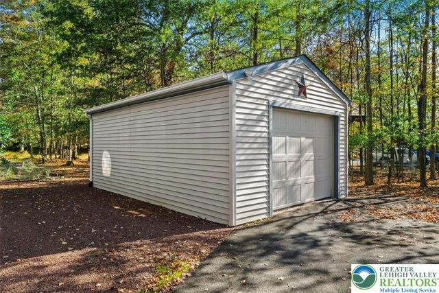 1637 Brushy Mountain Road, Middle Smithfield Twp, PA 18302