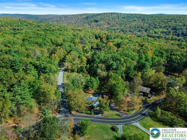 1637 Brushy Mountain Road, Middle Smithfield Twp, PA 18302