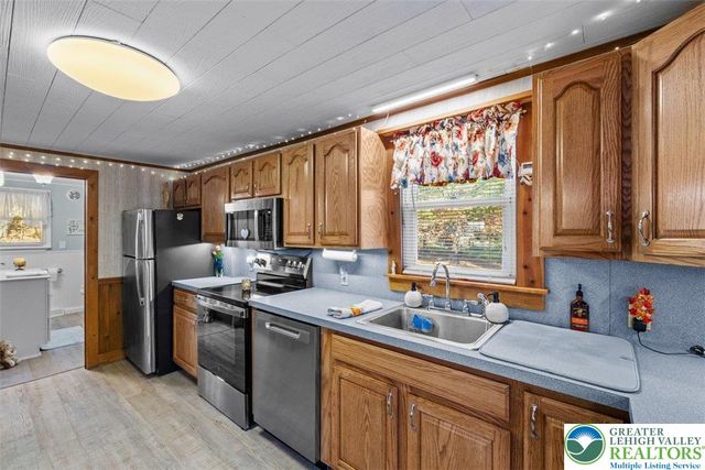 1637 Brushy Mountain Road, Middle Smithfield Twp, PA 18302