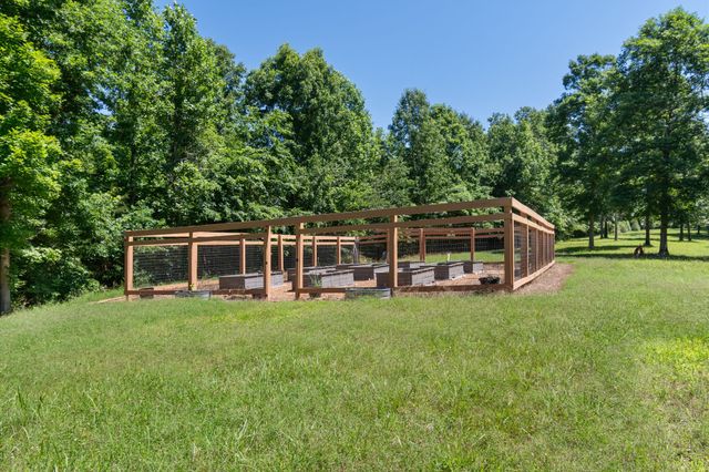 7855 Barnhill Rd, Primm Springs, TN 38476