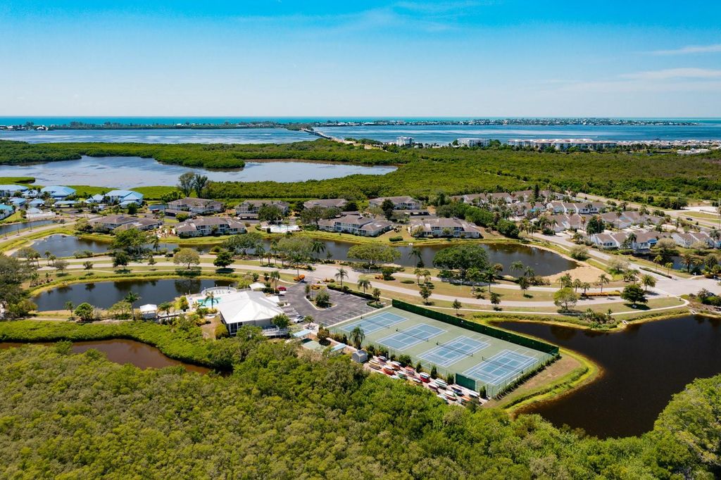 Image 24 of property listing at 633 ESTUARY DRIVE, Bradenton, FL 34209