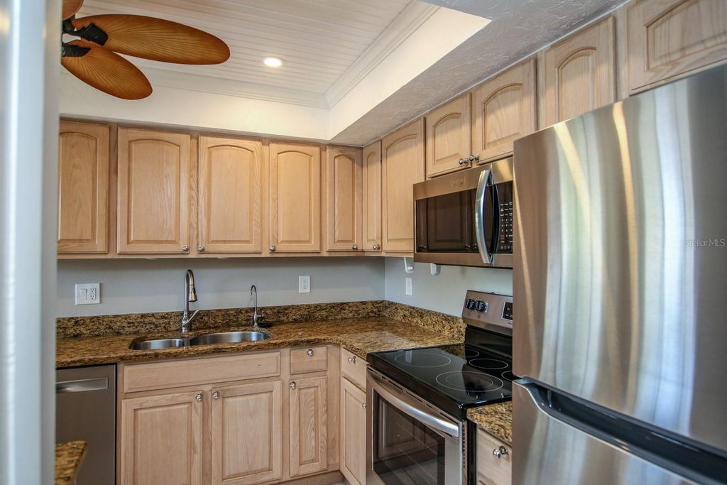 Image 5 of property listing at 633 ESTUARY DRIVE, Bradenton, FL 34209