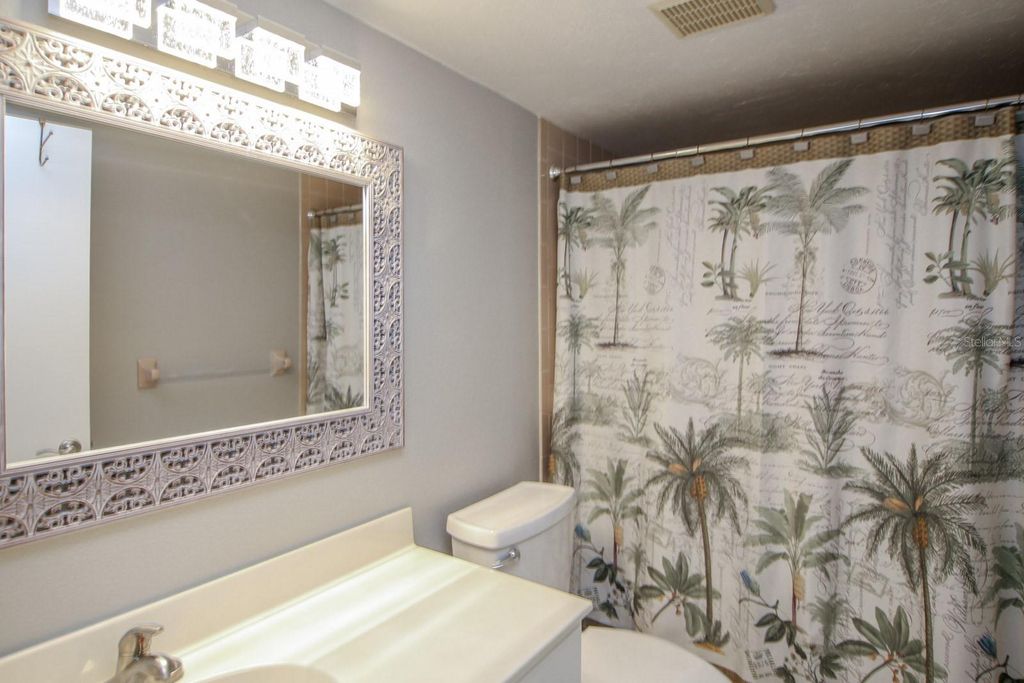 Image 7 of property listing at 633 ESTUARY DRIVE, Bradenton, FL 34209