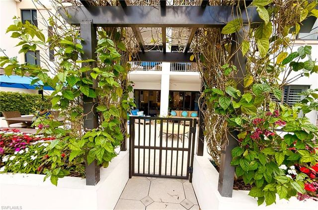 1030 3rd AVE S 214, Naples, FL 34102