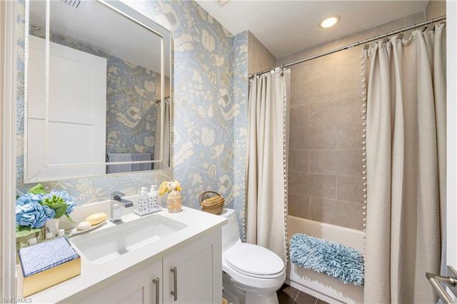 1030 3rd AVE S 214, Naples, FL 34102