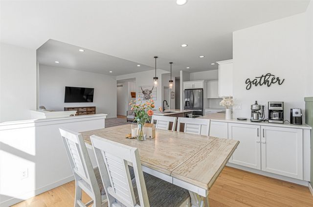 801 Old Mill Lane, Solon, IA 52333