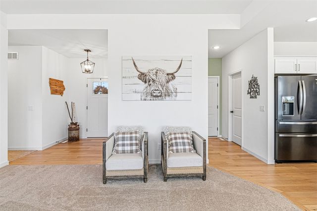 801 Old Mill Lane, Solon, IA 52333