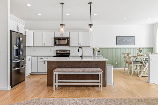 801 Old Mill Lane, Solon, IA 52333