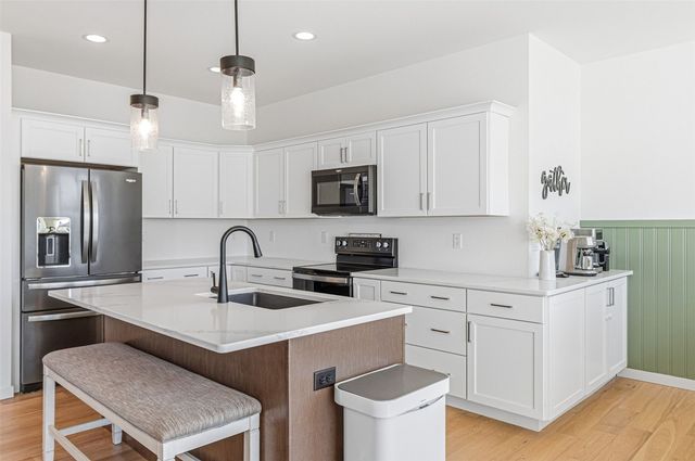 801 Old Mill Lane, Solon, IA 52333