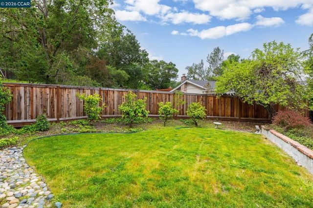 829 Reliez Station Rd, Lafayette, CA 94549