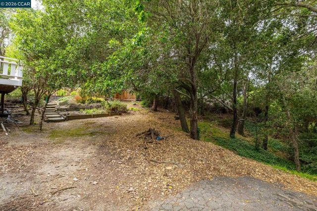 829 Reliez Station Rd, Lafayette, CA 94549