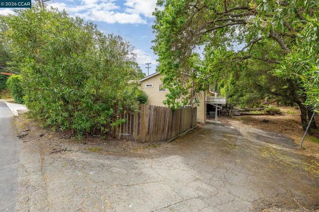 829 Reliez Station Rd, Lafayette, CA 94549