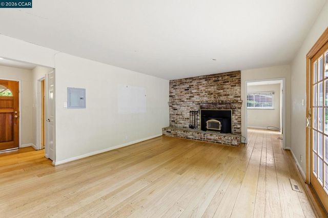 829 Reliez Station Rd, Lafayette, CA 94549