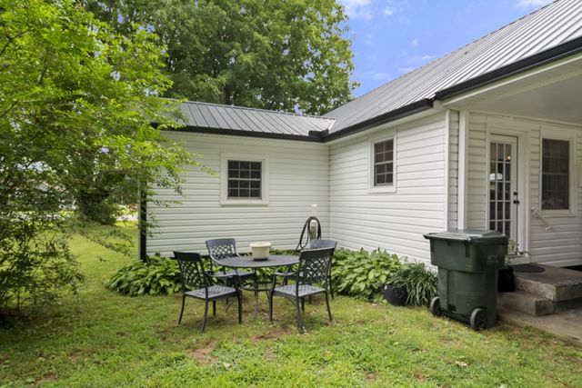100 Brook Dr, Dickson, TN 37055
