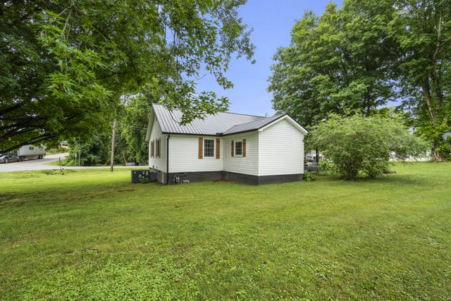 100 Brook Dr, Dickson, TN 37055