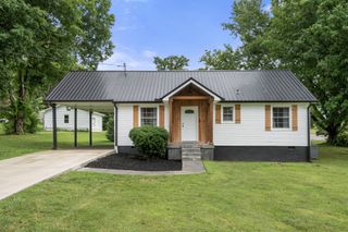 100 Brook Dr, Dickson, TN 37055