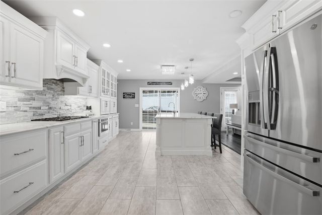 2339 Mcdevitt Rd, Franklin Park, PA 15143