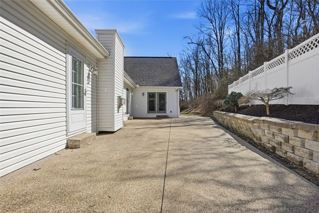 2339 Mcdevitt Rd, Franklin Park, PA 15143