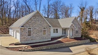 2339 Mcdevitt Rd, Franklin Park, PA 15143