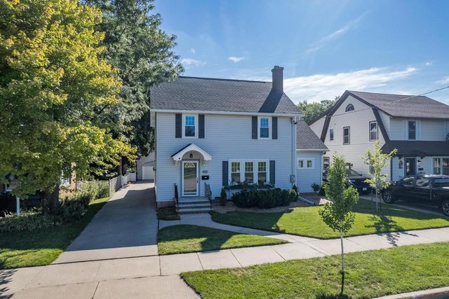 1712 N DREW STREET, Appleton, WI 54911