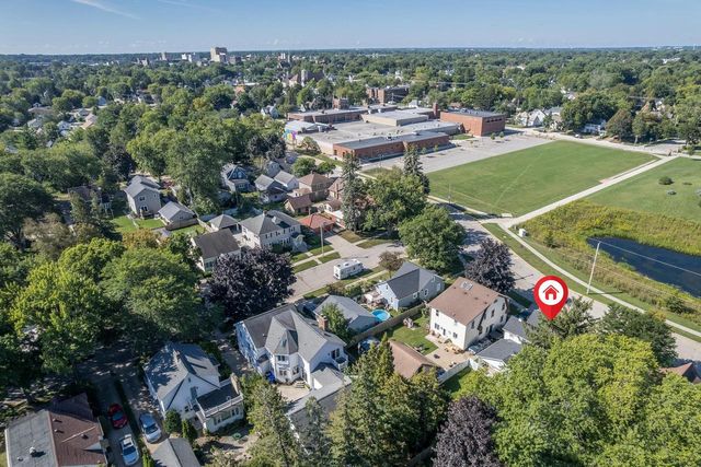 1712 N DREW STREET, Appleton, WI 54911