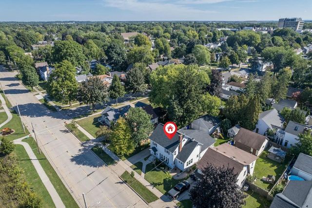 1712 N DREW STREET, Appleton, WI 54911