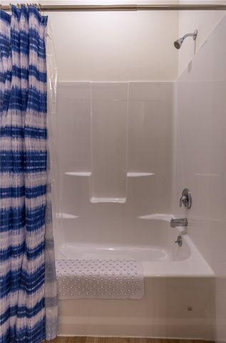 906 Valentina Ln 65, Lower Burrell, PA 15068