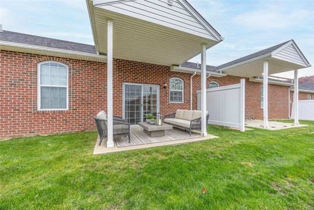 906 Valentina Ln 65, Lower Burrell, PA 15068