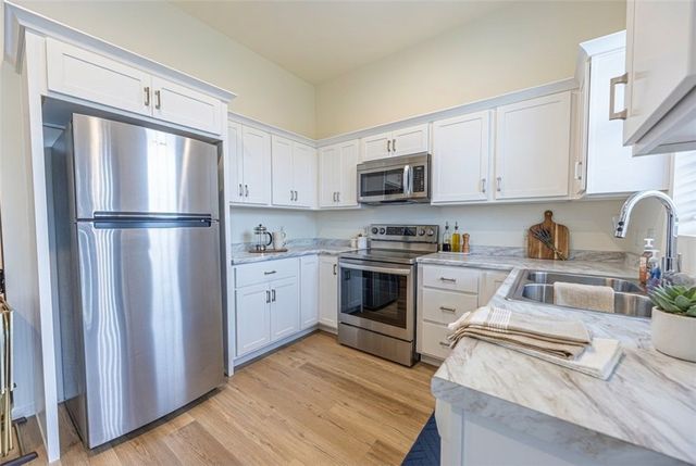 906 Valentina Ln 65, Lower Burrell, PA 15068