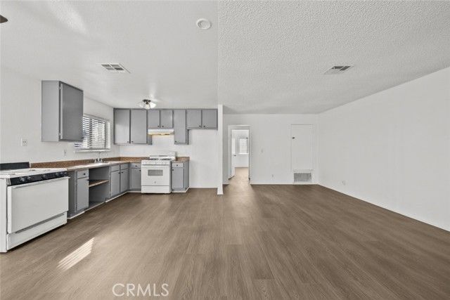 38501 Larkin Avenue 4, Palmdale, CA 93550