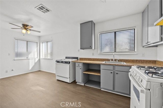 38501 Larkin Avenue 4, Palmdale, CA 93550