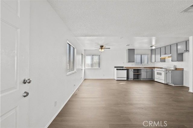 38501 Larkin Avenue 4, Palmdale, CA 93550