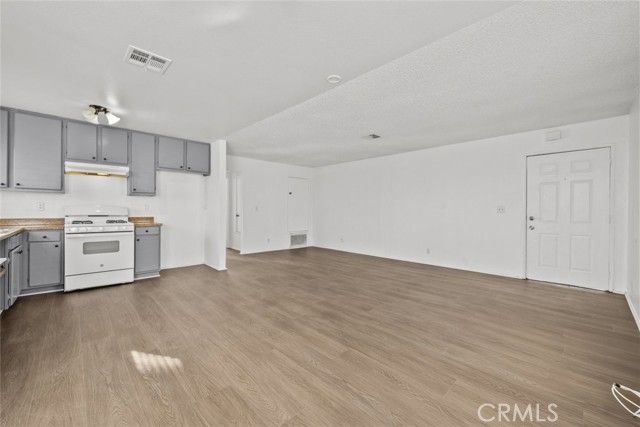 38501 Larkin Avenue 4, Palmdale, CA 93550