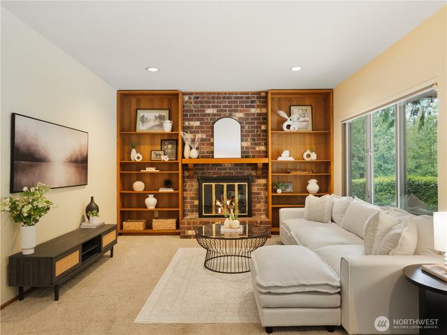 24214 SE 18th Place, Sammamish, WA 98075