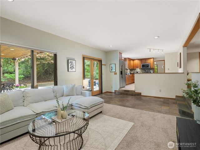 24214 SE 18th Place, Sammamish, WA 98075