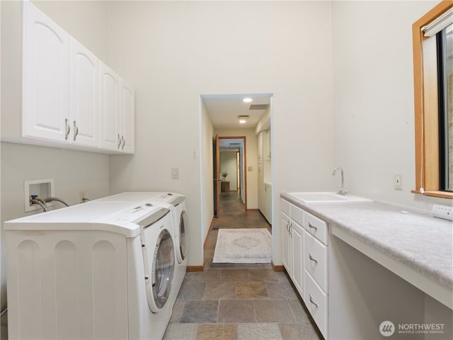 24214 SE 18th Place, Sammamish, WA 98075