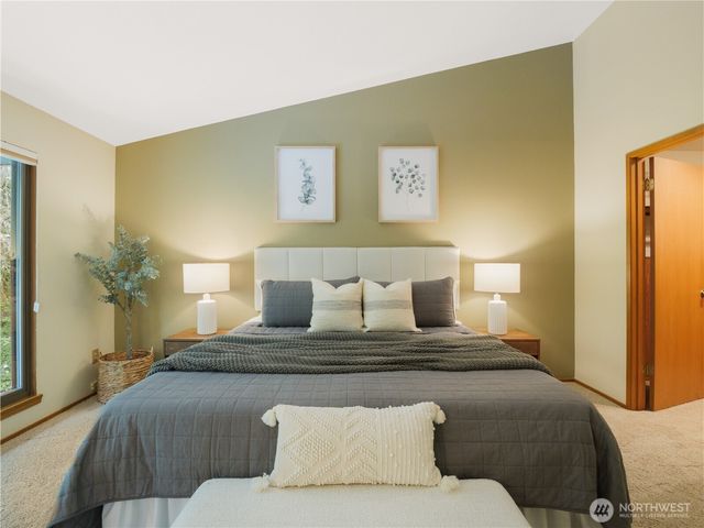 24214 SE 18th Place, Sammamish, WA 98075